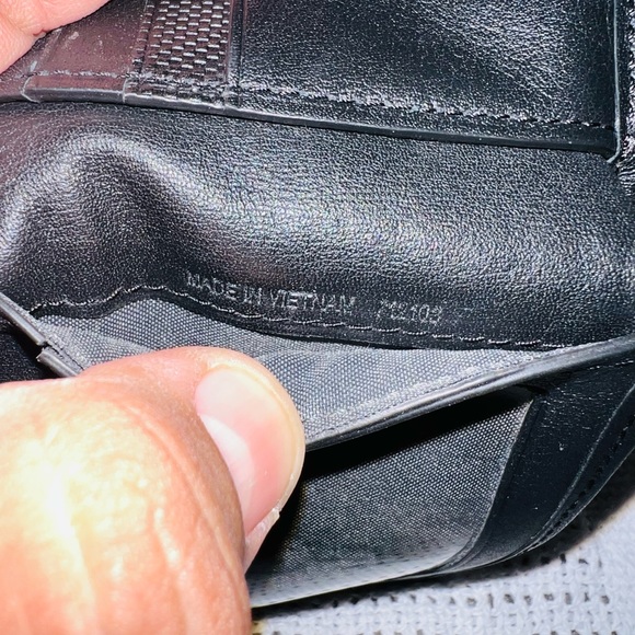 TUMI Nassau mens wallet - Picture 8 of 11